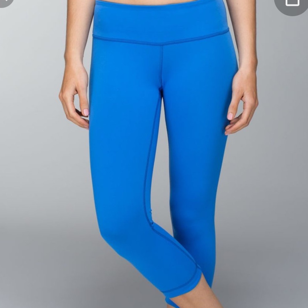 LuLulemon REVERSIBLE blue and black wunder under